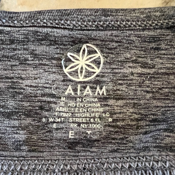 GAIAM YOGA BRA with strappy back. XL. - Picture 3 of 4